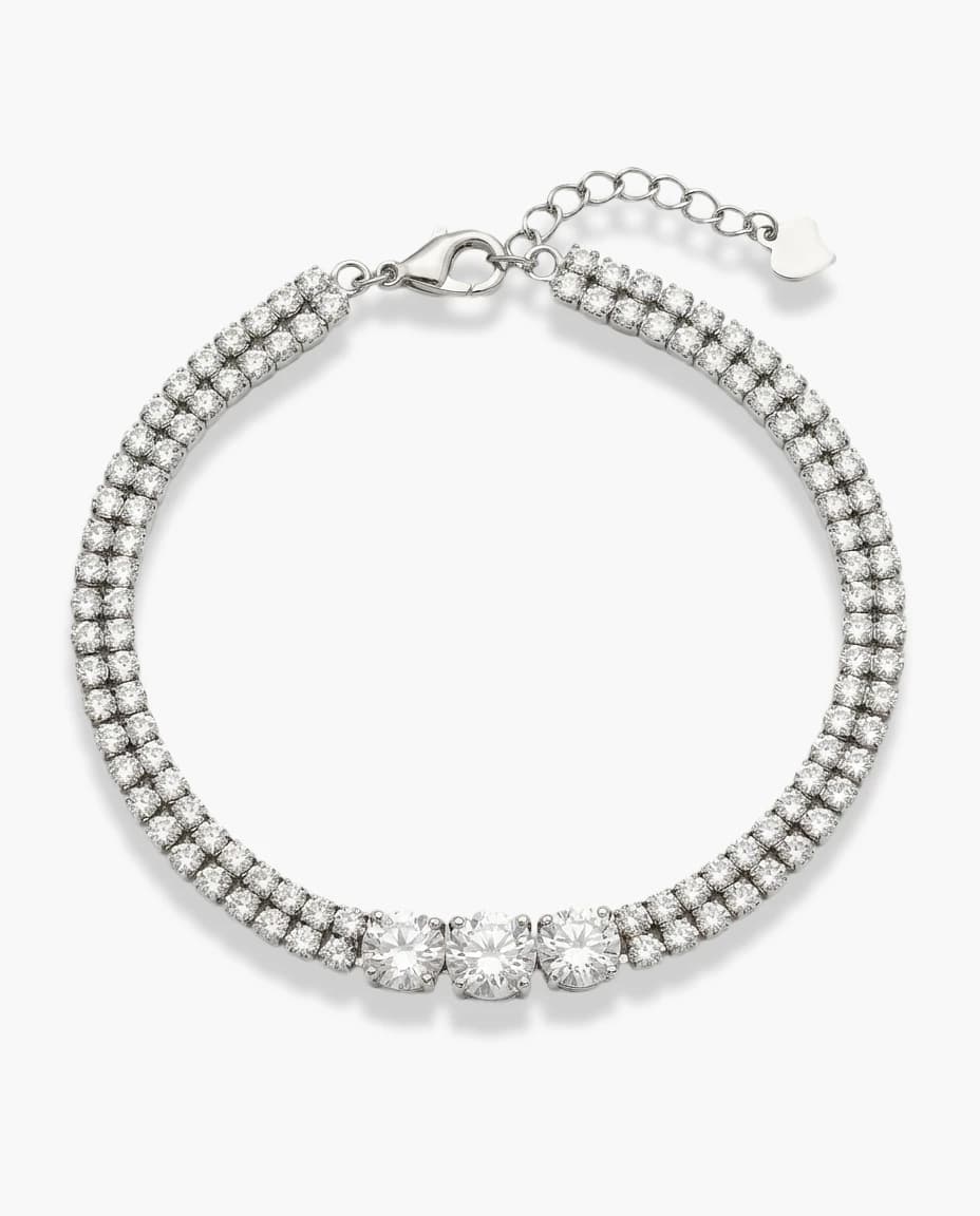 Jewelry at correct size on the body.